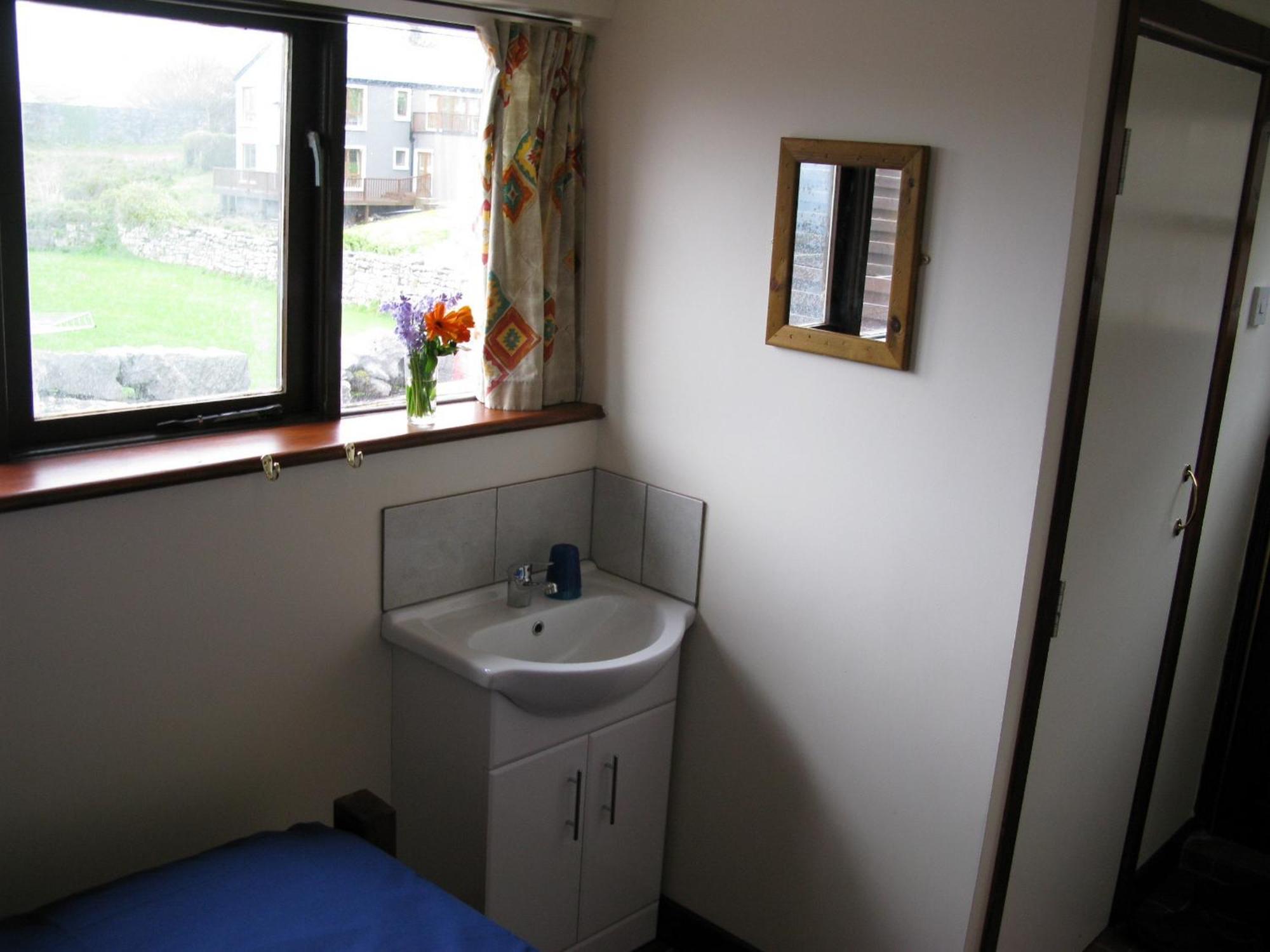 Aille River Tourist Hostel And Camping Doolin Bilik gambar