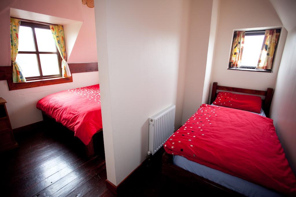 Aille River Tourist Hostel And Camping Doolin Bilik gambar